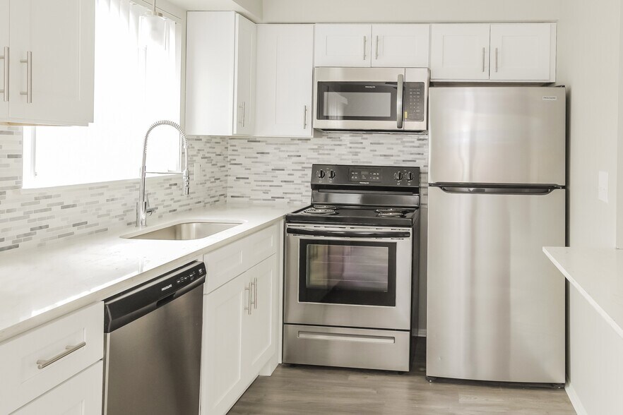 Golfview Apartments 1120111351 E 14 Mile Rd Sterling Heights MI