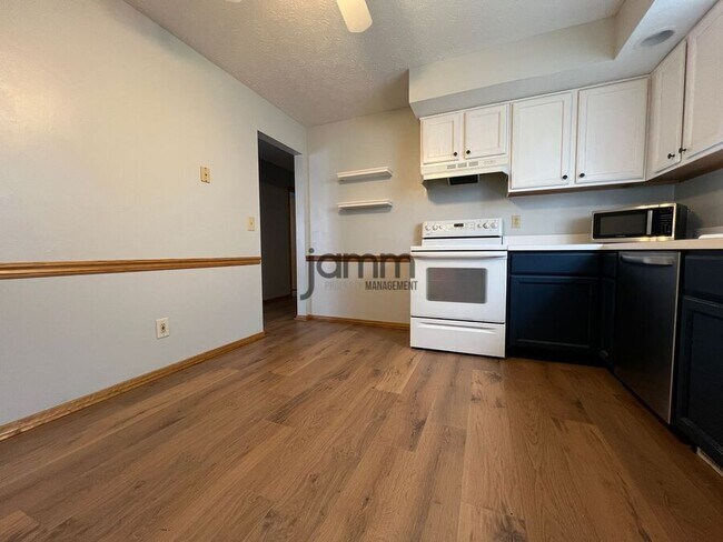 Building Photo - 3027 Brookdale Ave