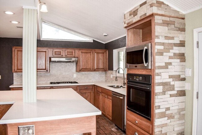 Building Photo - 7 Woody Creek Dr