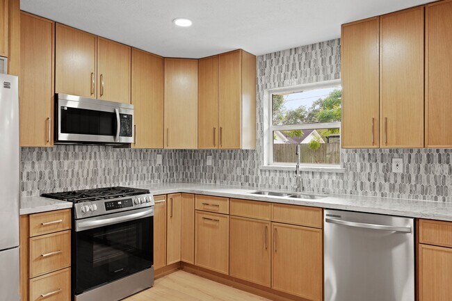 Building Photo - 5451 Redstart St
