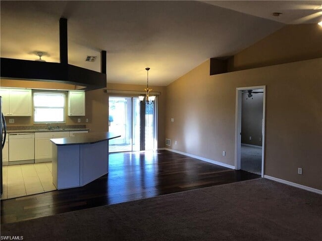 Building Photo - 2204 NE 9th Pl