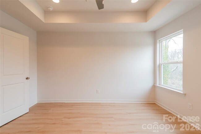 Building Photo - 2719 Capitol Dr