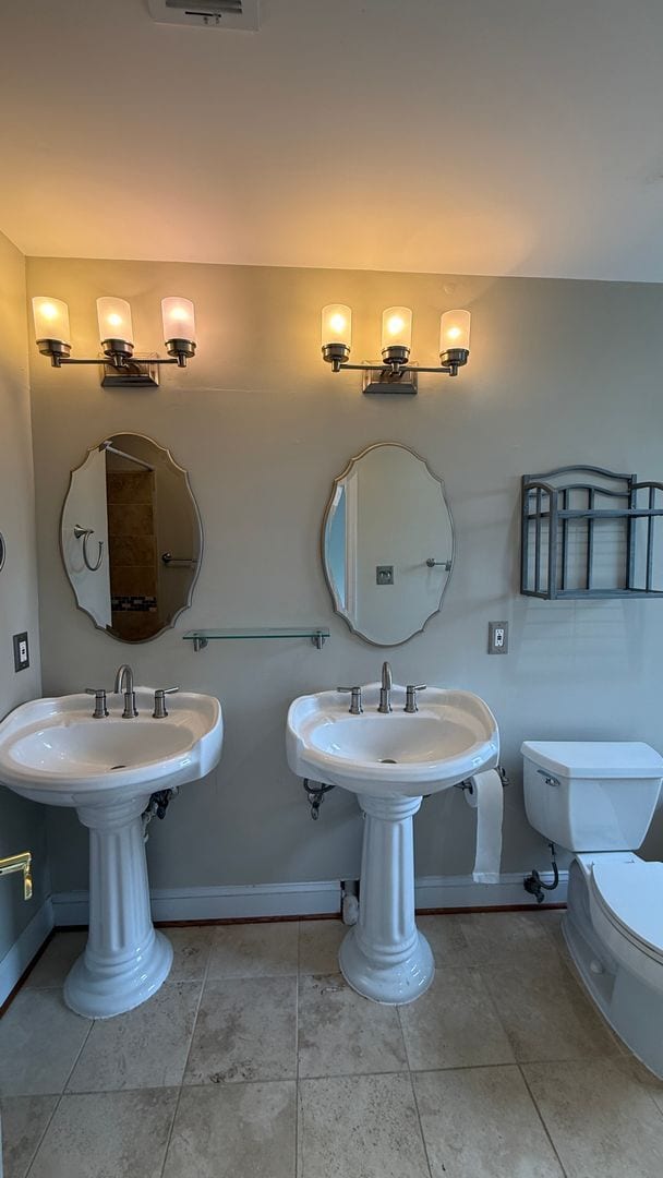 Building Photo - Glen Oaks Townhouse