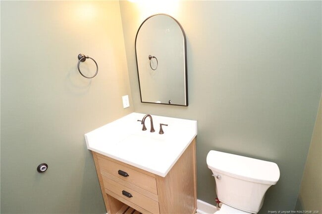 Building Photo - 240 Trayesan Dr