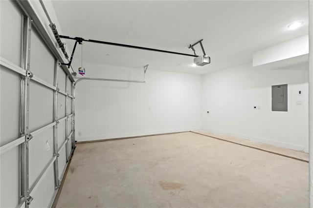 Building Photo - 935 W Twelfth St