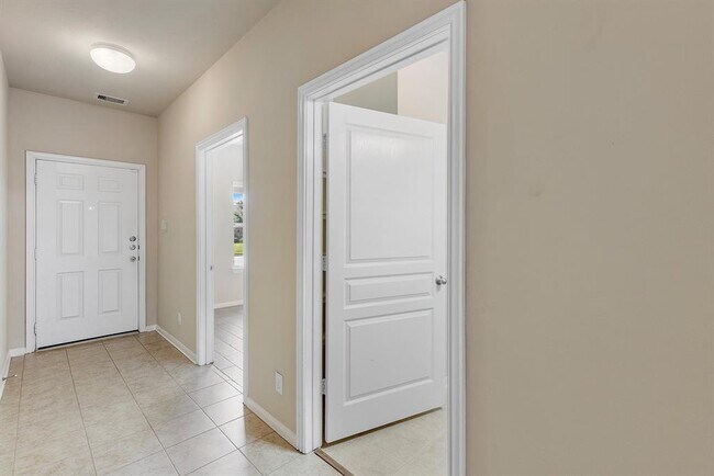 Building Photo - 10903 Woodwind Shadows Dr