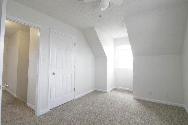 Building Photo - 606 Artic Ave