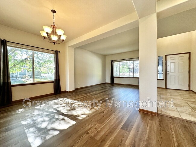 Building Photo - 2523 E 150th Pl