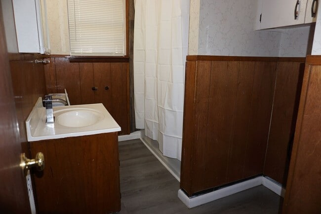 Building Photo - 77 Somerset Dr