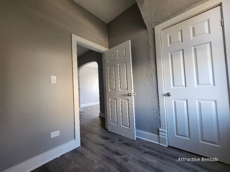 Building Photo - 7321 S Kenwood Ave