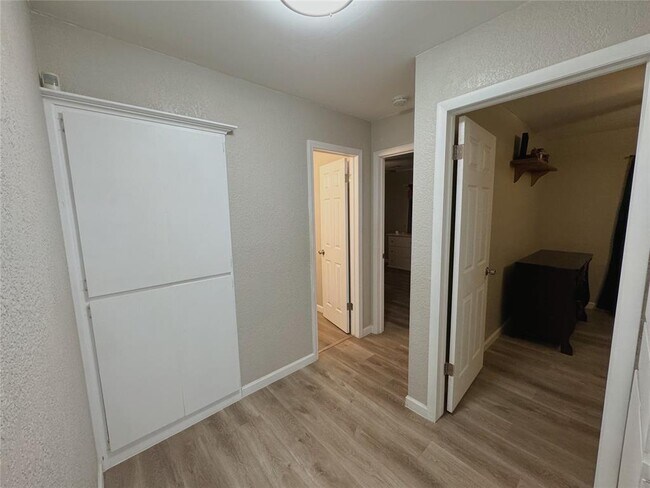 Building Photo - 408 Little Chisholm Cir