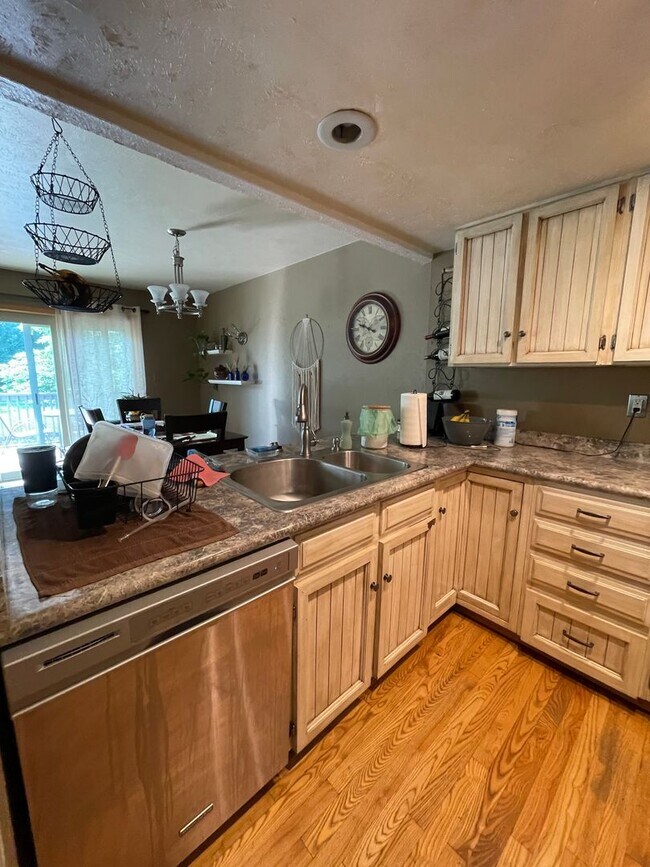 Building Photo - 3153 Eastwood Ct