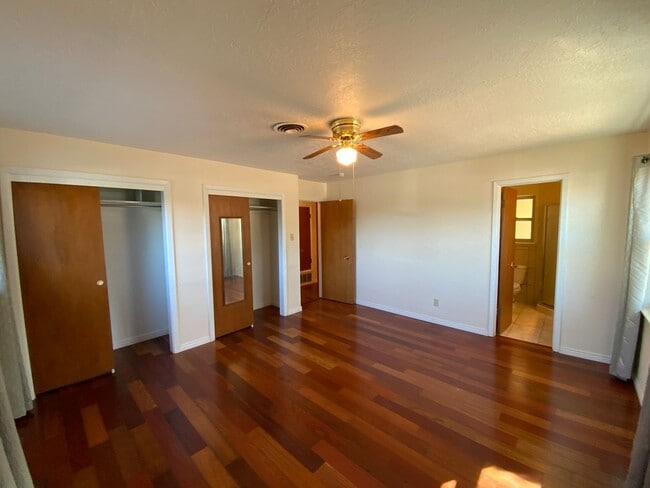 Building Photo - 3 Bedroom Single Story Home Available Near...