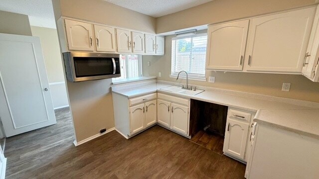Building Photo - NORTH EAST SIDE 2 BEDROOM TOWNHOME AVAILABLE NOW!