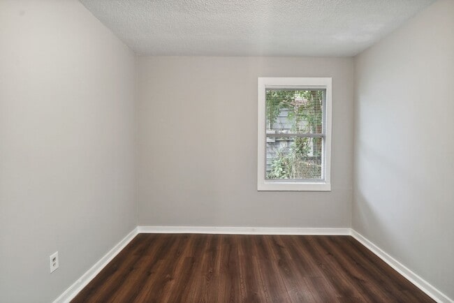 Building Photo - Large 3BR/1BA Near Ardsley Park House For Rent