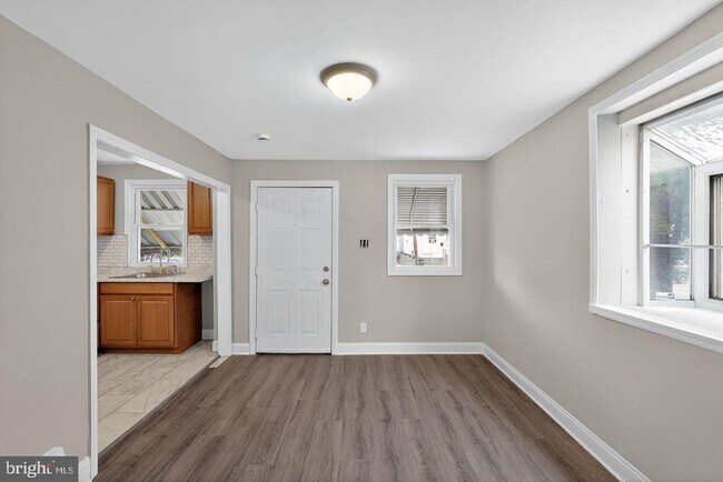 Primary Photo - 1001 Burnside Rd