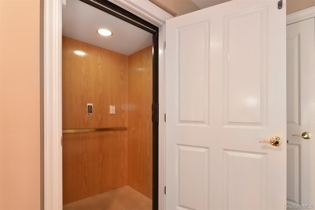 Building Photo - 9 Stony Gate Oval