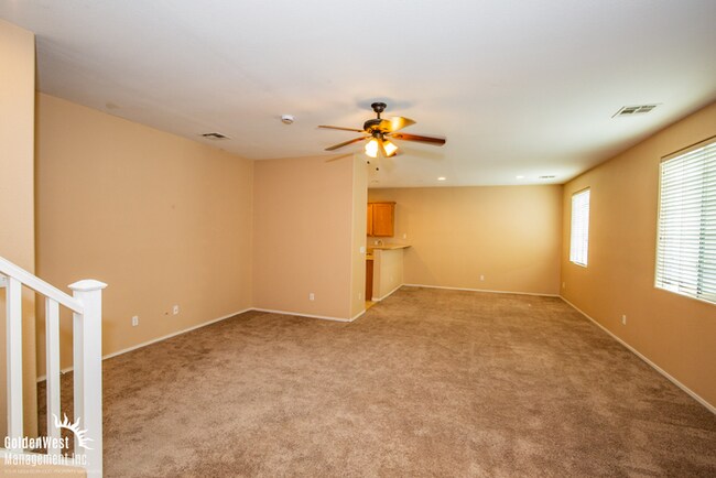 Building Photo - Lovely 3Bdm 2.5Ba TownHome in Great Northw...