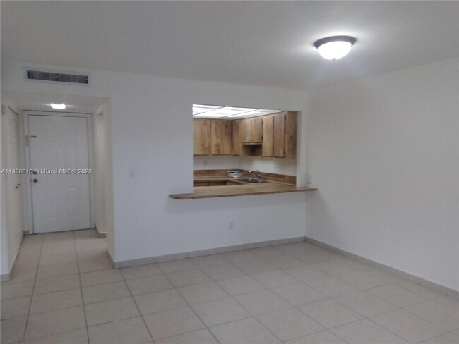 Building Photo - 9301 SW 92nd Ave