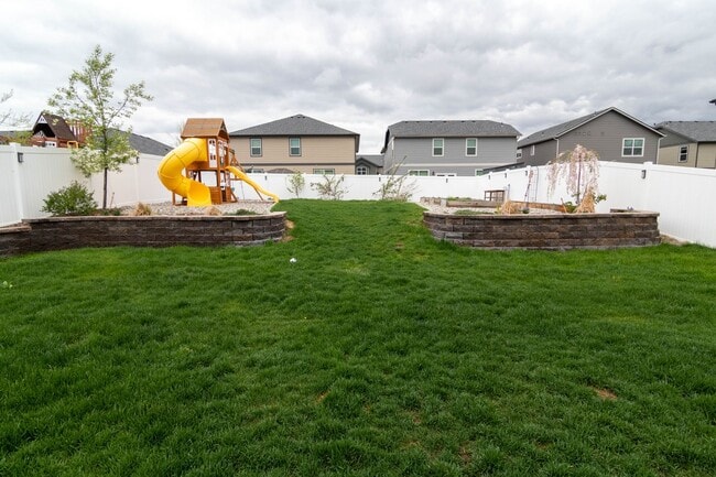 Building Photo - ***Coming Soon June 1st, 2026***Modern 4 bed 2.5 bath near the Fairways Golf Course, Amazon and F...