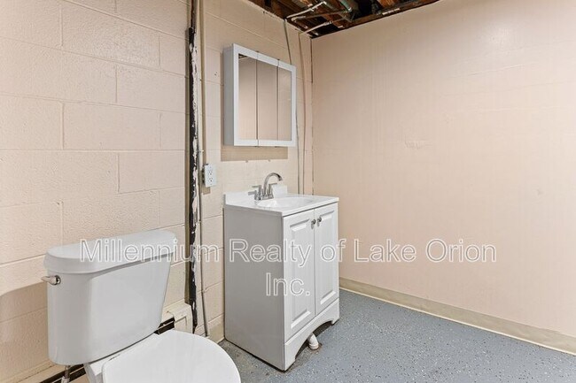 Building Photo - 24034 Meadowlark St