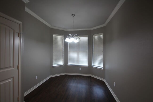 Building Photo - Beautiful 3 Bedroom 2 Bath Home in Guinn E...
