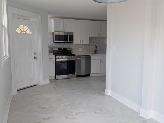 Building Photo - 5132 S Drexel Ave