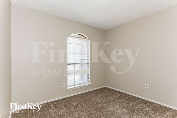 Building Photo - 601 Betsy Ross Dr