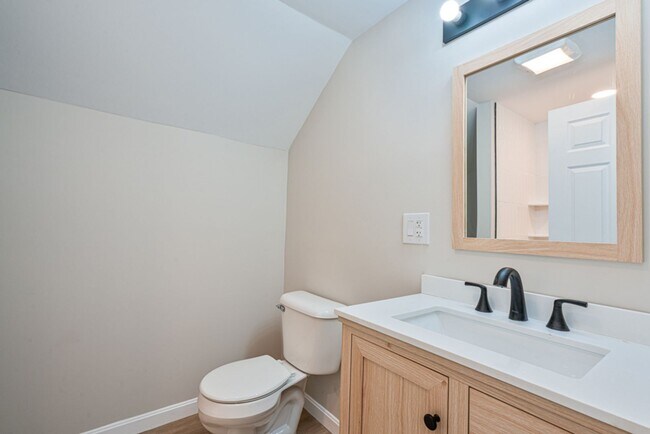 Building Photo - Newly renovated apartment for rent by Providence College / Elmhurst(Available 6/1/2026)