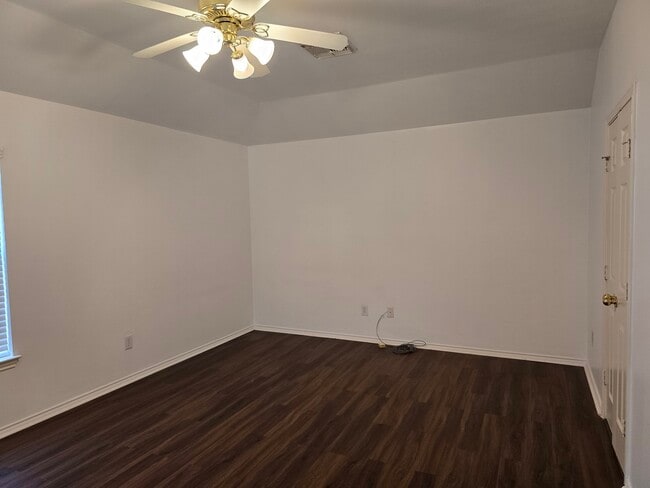 Building Photo - 2910 Plum Lake Dr