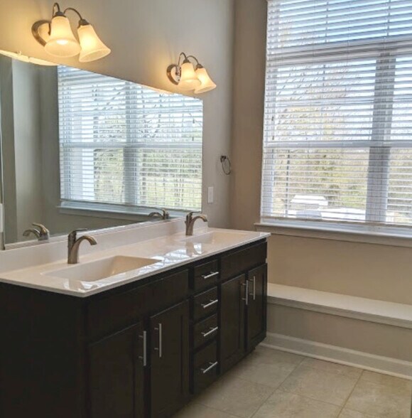 Building Photo - 1105 Courage Ct