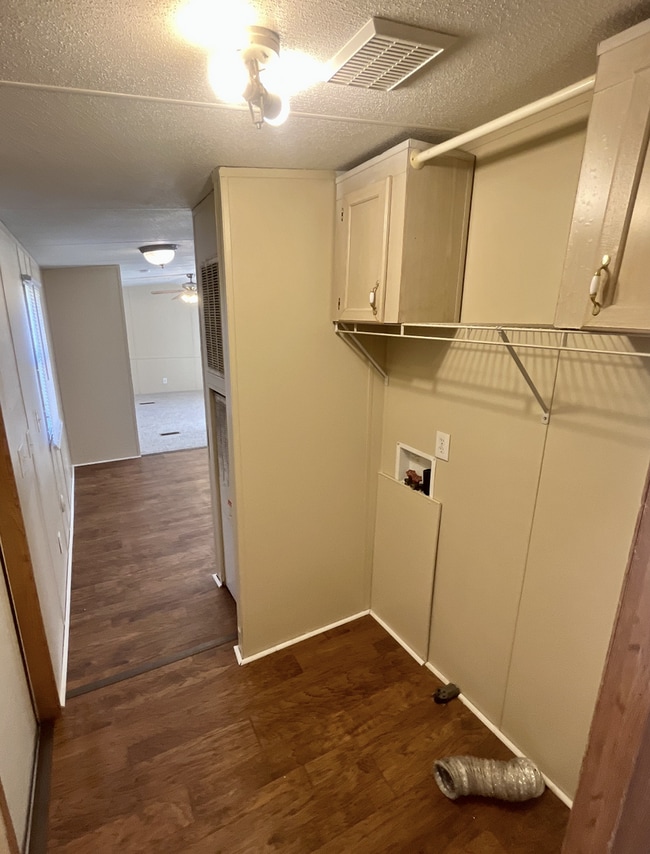 Building Photo - 2 Bed 2 Bath Mobile Home