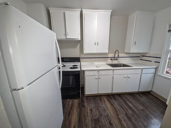 Building Photo - 5617 E Parkwater Ave