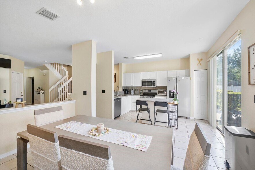 Building Photo - 9090 NW 40th Pl