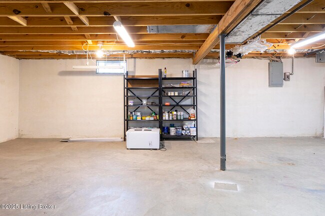 Building Photo - 2901 Creekside Dr