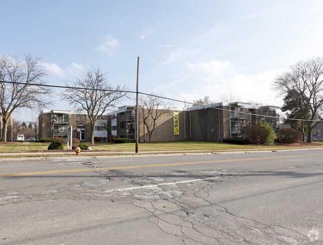 Primary Photo - Golfside Apartments