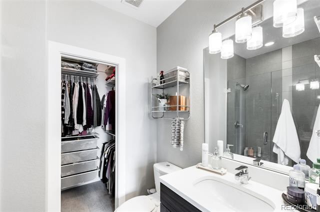 Building Photo - 3528 W 17th Ave