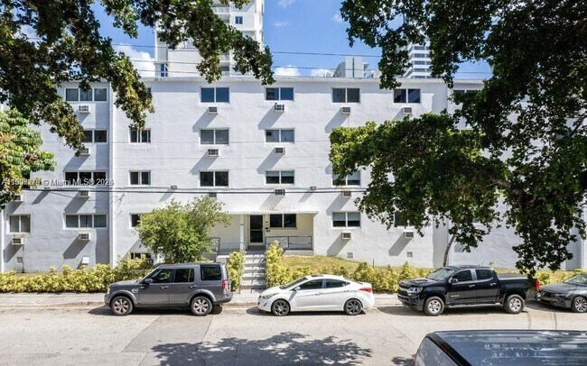 Building Photo - 143 SW 9th St