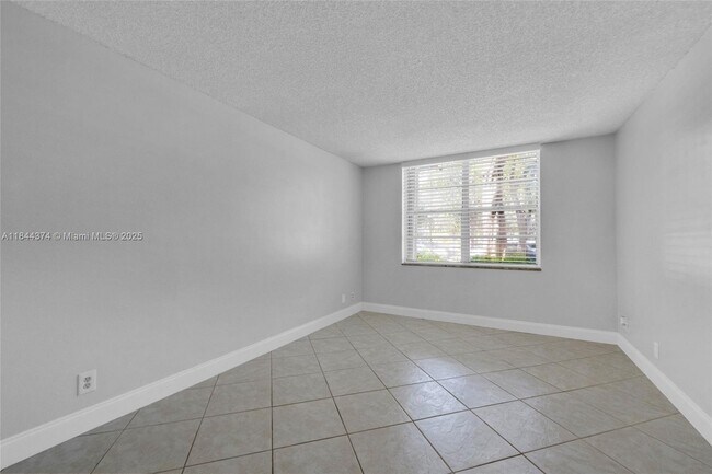 Building Photo - 6600 Cypress Rd