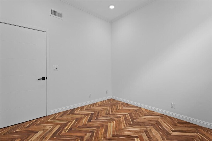 Building Photo - 2550 S Centinela Ave