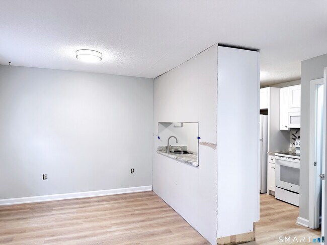Building Photo - 203 Capewell Ave