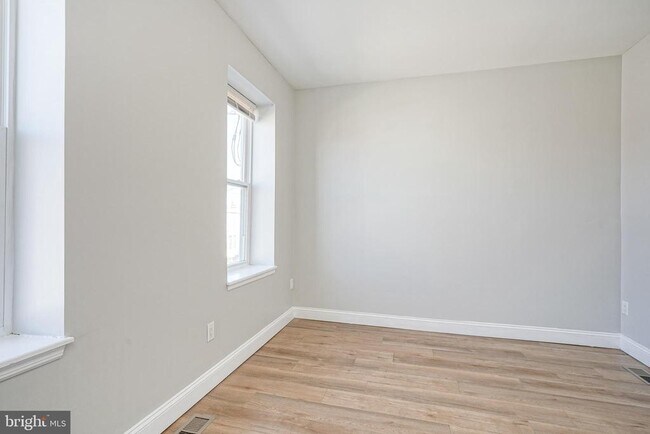 Building Photo - 3037 Tulip St