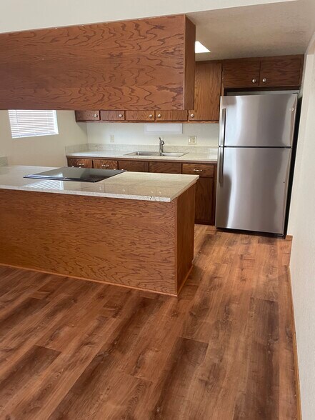 Primary Photo - 2485 S Mountain View Dr