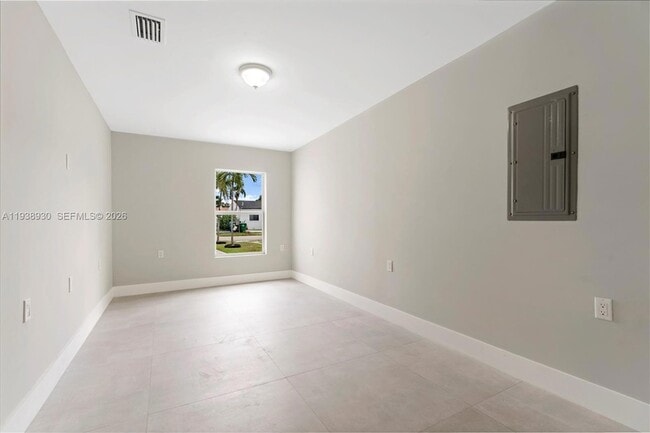 Building Photo - 2714 SW 36th Ave