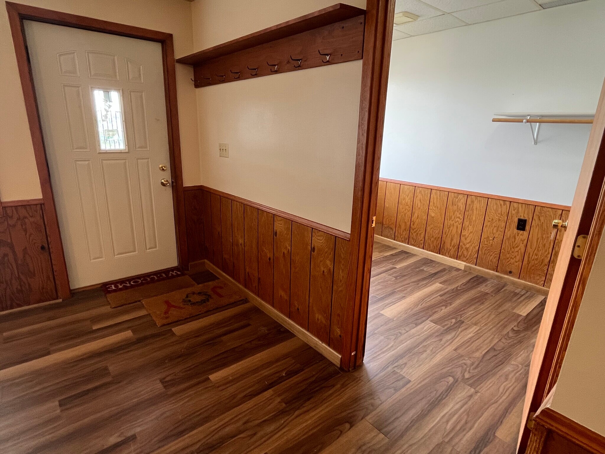 Building Photo - 415 Meadow Dr