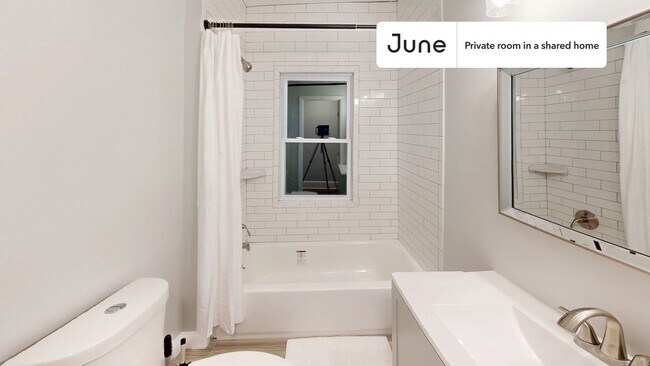 Building Photo - Room in Shared 3 bed/1.5 bath home