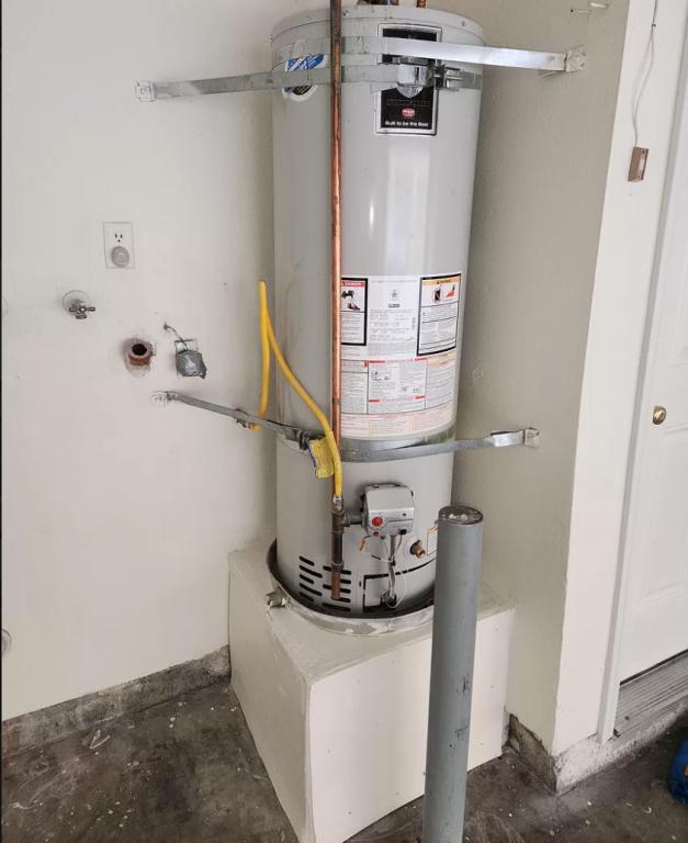 Building Photo - 38710 10th St E