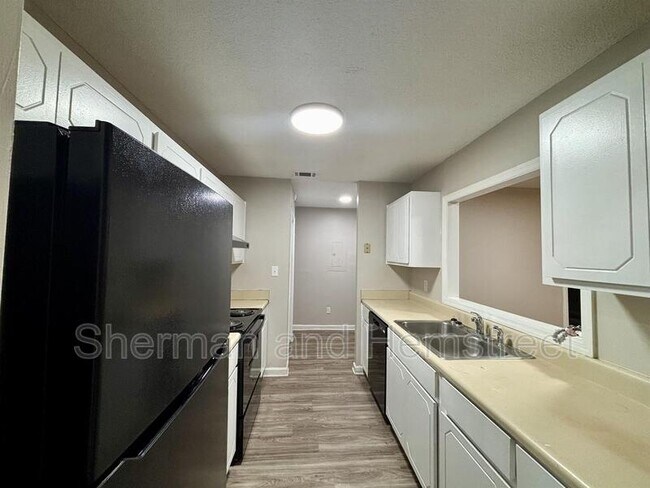 Building Photo - 308 Commons Dr