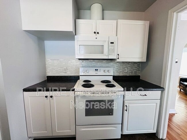 Building Photo - 830 S 54th St