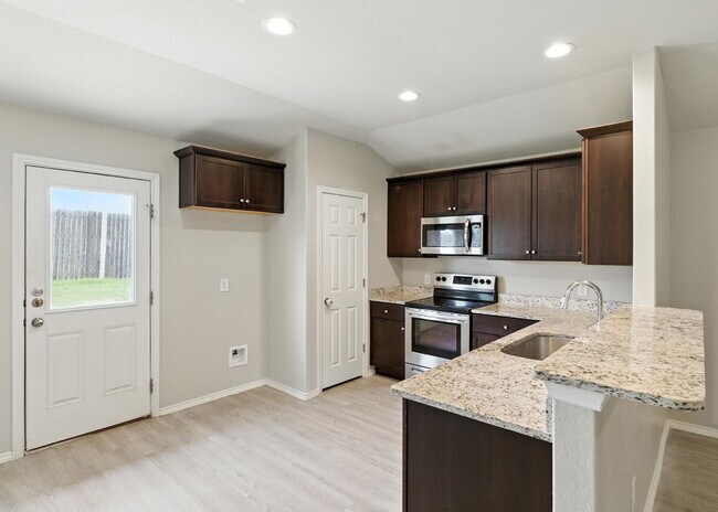 Building Photo - Immaculate 3BR/2BA Home Featuring Open-Con...